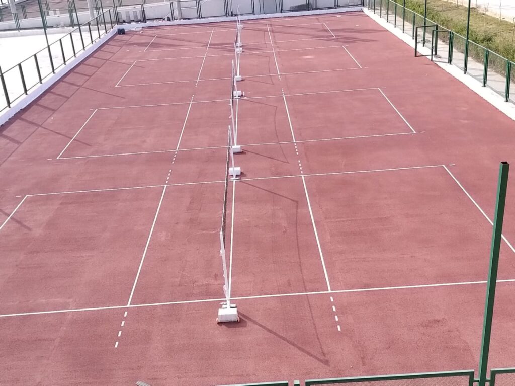 ملاعب حمراء